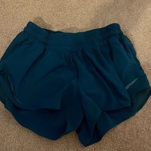 Lululemon Hotty Hot 2.5 shorts